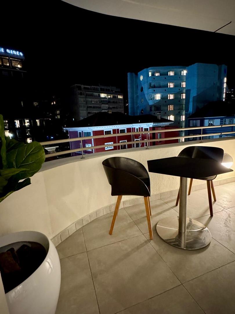 1 Bedroom Property for Sale in Sea Point Western Cape